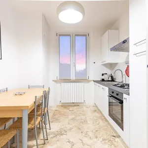 https://lacqua-e-la-pietra.it-tuscanyhotel.com